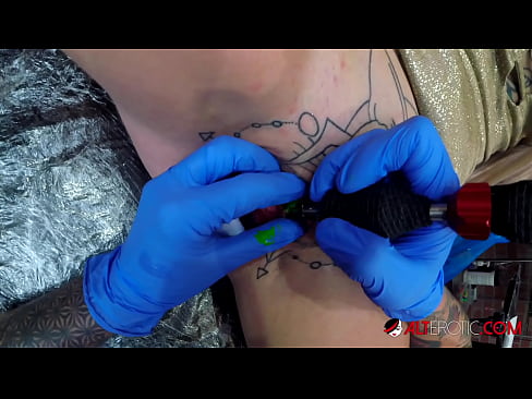 ❤️ Sully Savage-k izugarri tatuatu zuen klitorian tatuaje bat egin zuen Izorratu bideoa %eu.valeshop.topan ❌️❤